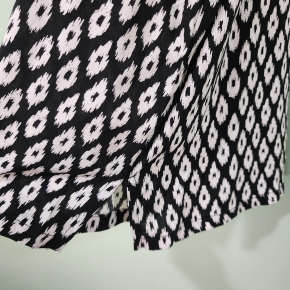 ❗️NWT❗️Women's High Neck Sleeveless Black Print Blouse Old Navy Size Medium - Picture 4 of 8